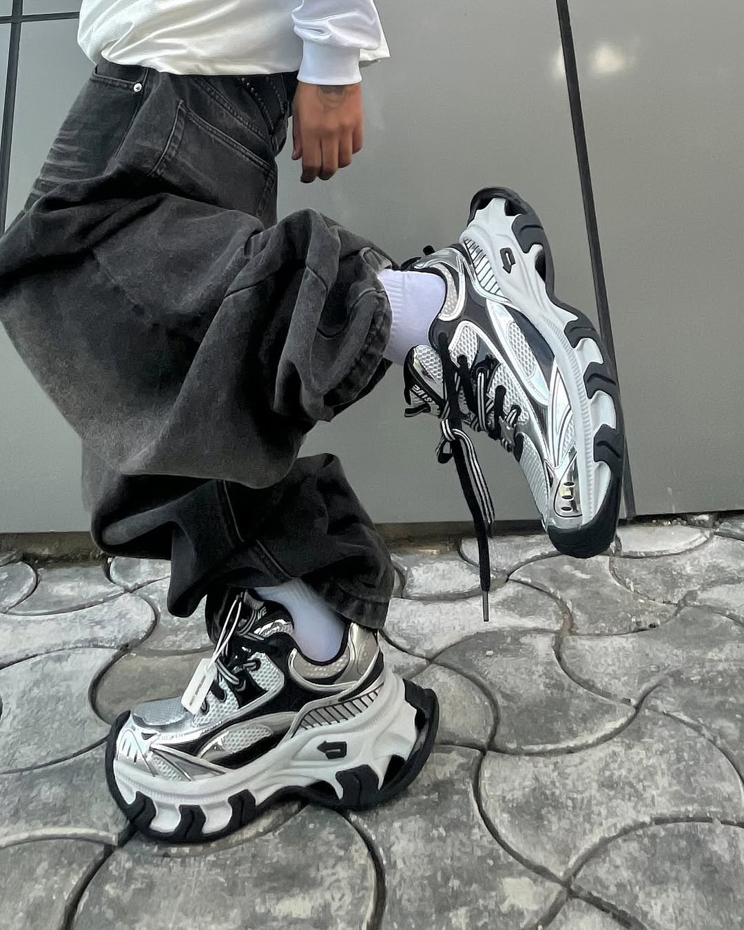 PAPILLON SERIES - BLACK